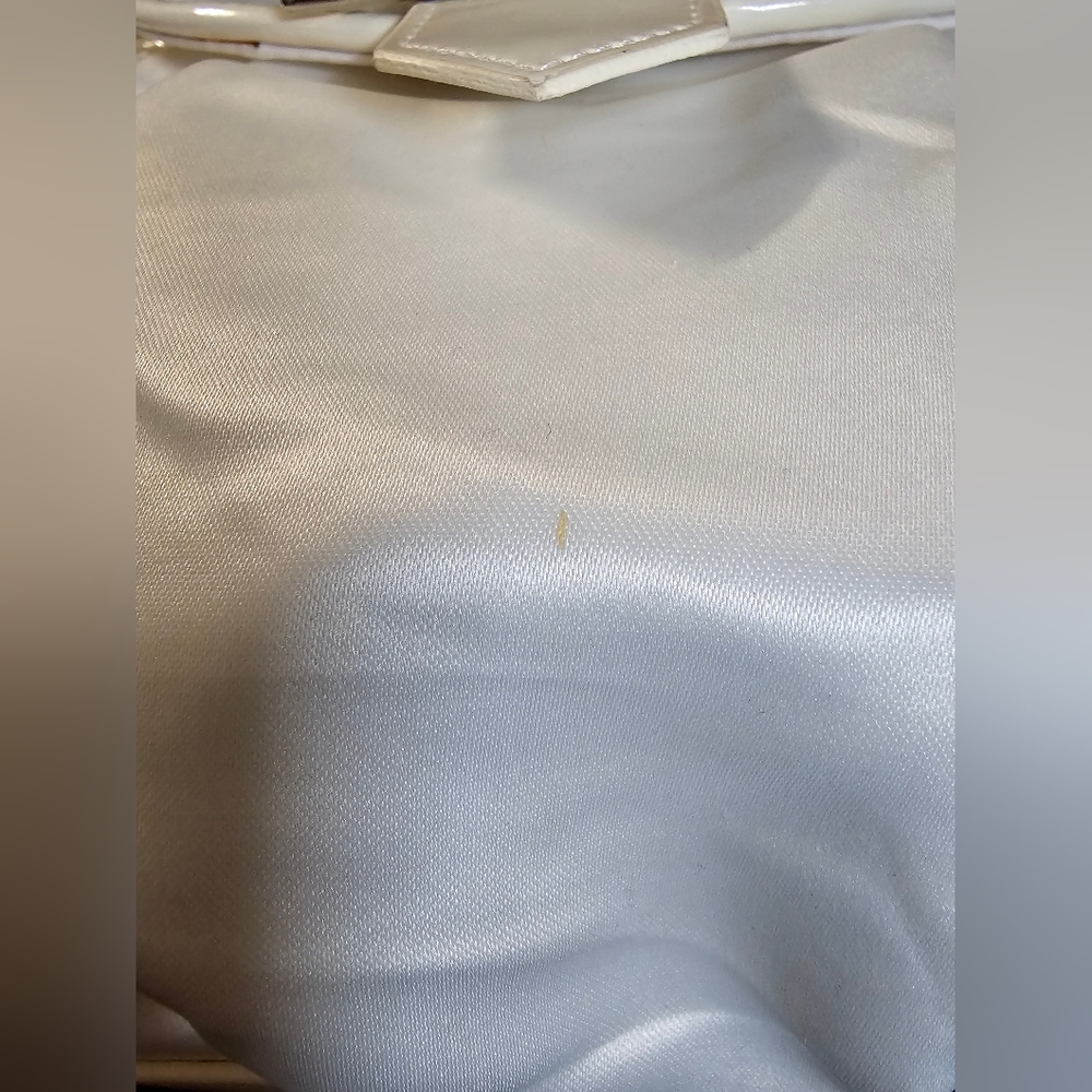 Dior Parfums White Satin Makeup Purse EUC - Picture 6 of 14